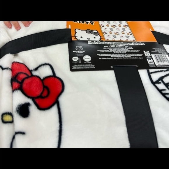 *CLEARANCE* Hello Kitty Halloween Blanket twin size - Picture 5 of 8